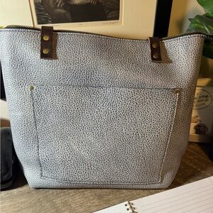 ❌SOLD❌ PLG medium zip tote in fog